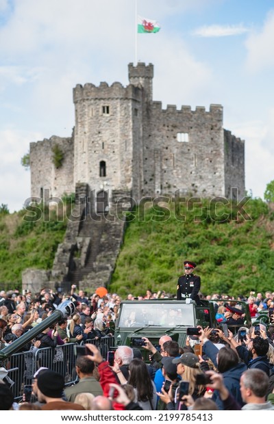 Cardiff, Wales, UK -\
September 9 2022: 96 Gun Salute, crowds of people gathered to mourn\
the passing of Queen Elizabeth II at Cardiff Castle with artillery\
officers