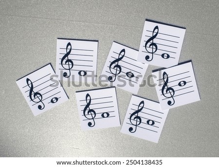 cards with notes of the treble clef, first octave, do, re, mi, fa, sol, la, si, music school, music training, learn notes,