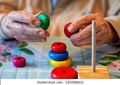 Care For A Sick Elderly Person Who Has Lost Memory Adaptation Skills Recovery