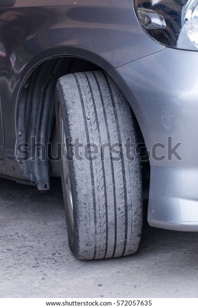 Care use unsafe tire,\
not safe for use. 