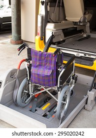 Care vehicle with a lift