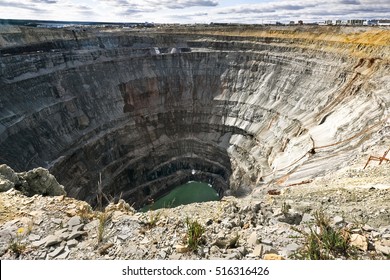 Career Kimberlite Diamond Pipe Mir Yakutia Stock Photo 516316426 ...