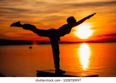 woman pose airplanes