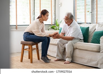 Caregiver Psychologist Console Asian Senior People For Mental Health