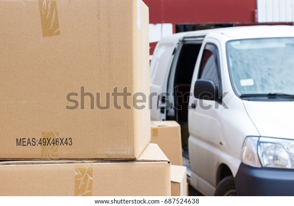 Cargo\
in cardboard boxes ready to be transported by\
car