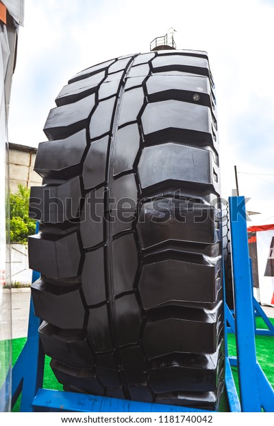 Cargo tires are\
new at the mining\
exhibition