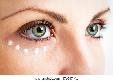 Caring For The Skin Around The Eyes