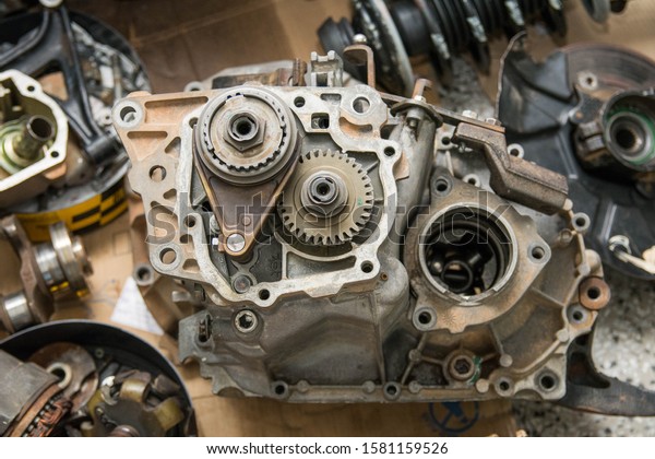 Carlos Barbosa / Rio Grande do Sul / Brasil -\
November 15, 2019: Disassembled car engine exposed for students to\
learn about mechanics