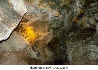 Carlsbad Caverns National Park, New Mexico, USA. Chihuahuan Desert. Situated In A Bed Of Limestone Above Groundwater Level. Deep Below The Limestones Are Petroleum Reserves.