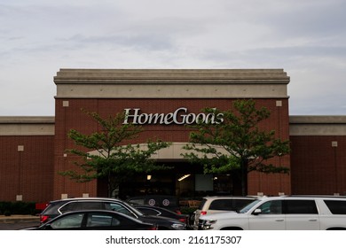 Carmel, Indiana, USA, 5-25-2022: Home Goods Department Store Located At 10025 N Michigan Rd, Carmel, IN 46032