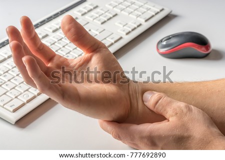 Carpal tunnel syndrome due to too much work on the computer with the wrong body and hand posture