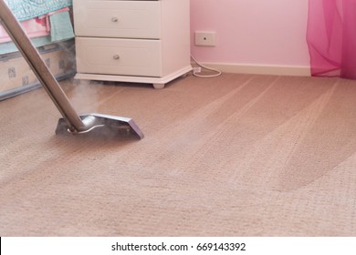 Carpet Steam Cleaning - Professional Carpet Cleaning Of A Bedroom