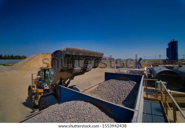 Carriage on loading with crushed stone.\
transportation of bulk materials. Career or\
quarry