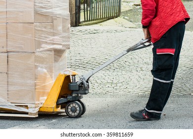 Carrier moving boxes using a fork lift