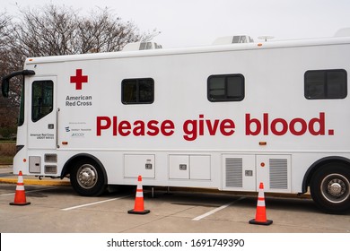 Carrollton, TX/USA Sep 2019: American Red Cross Blood Service Vehicle Parked Outdoors For People To Volunteer And  Donate Their Blood. 