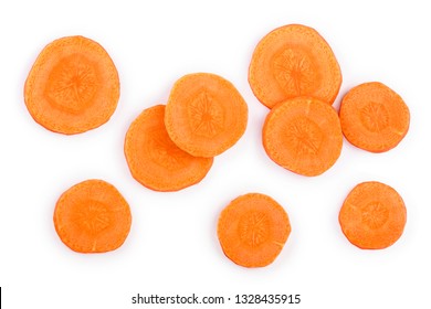 Ломтик моркови изолирован на белом фоне. Вид сверху. Плоская укладка