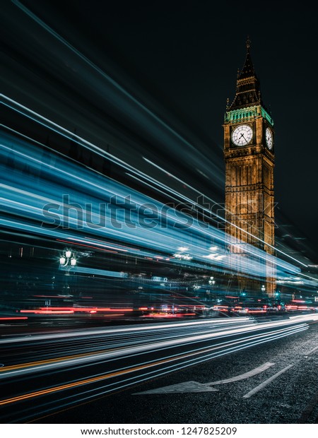 Cars and Bus lights\
in front of Big Ben, on Westminster Bridge in London, UK by night.\
(Light Painting)