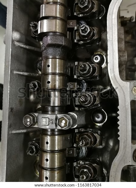 Cars engine\
valves