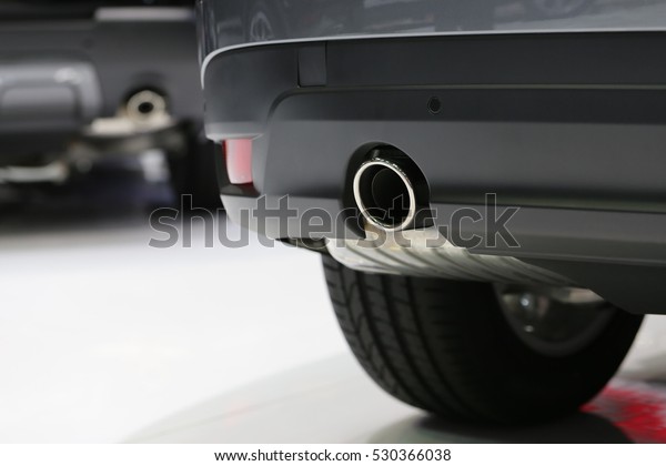 Car\'s exhaust pipe\
details