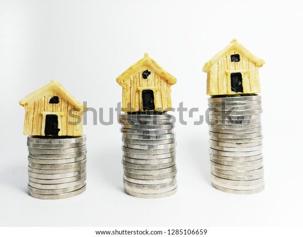 cars model, home model and coins stacks on white
background . Finance
concept