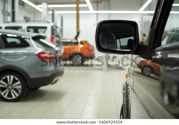 Cars in\
the service station. Maintenance of the car\
.