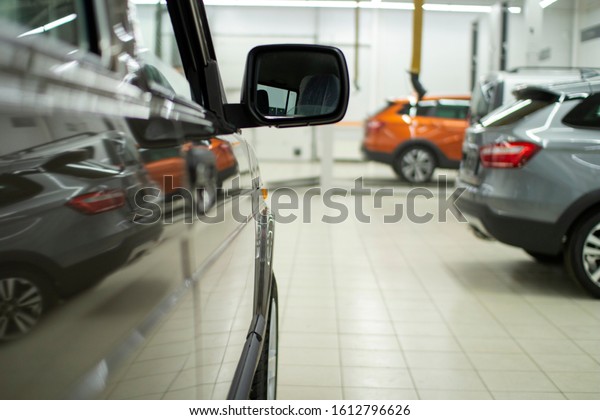 Cars in\
the service station. Maintenance of the car\
.