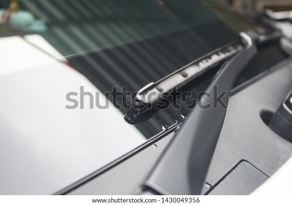 car\'s windshield rain wiper,\
A windscreen wiper or windshield wiper is a device used to remove\
rain.