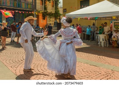 Cartagena de Indias; Colombia; 11 11 2021: The celebrations of Independence day with dancers who dancing with typical rithms of caribean colombian in The Trinidad square, Getsemani neighborhood 