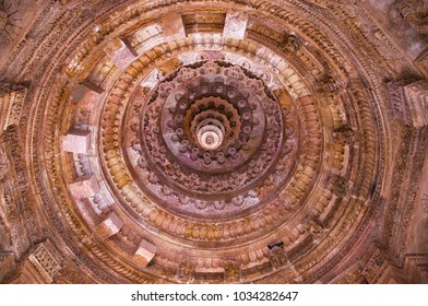 Carved Ceiling Of The Sun Temple. Built In 1026 - 27 AD During The Reign Of Bhima I Of The Chaulukya Dynasty, Modhera, Mehsana,  Gujarat