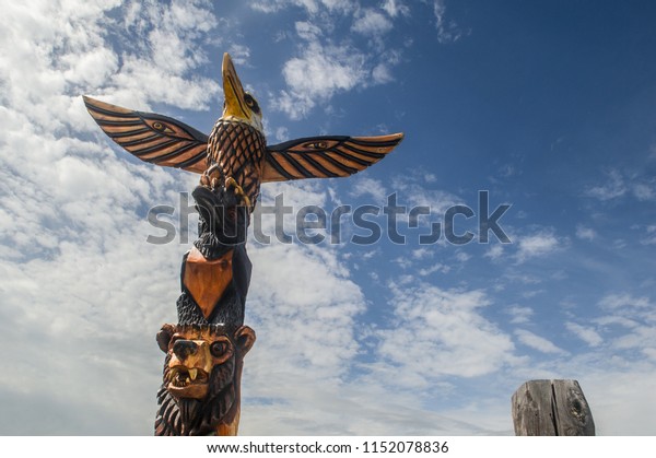 Carved Wooden Totem Pole Showing Eagle Stock Photo 1152078836 ...