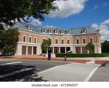 CARY, NC - May 2017: The Fidelity Bank In Historic Downtown Cary, North Carolina