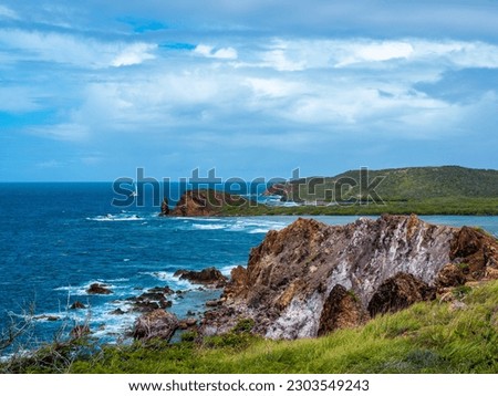 Cas Cay Looking Towards St Thomas in the US Virgin Islands with Waves Crashing in Tropical Waters Imagine de stoc © 