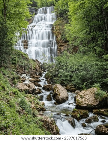 cascade de l'herisson dans le jura - France