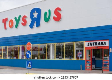 Cascais, Portugal, April 21, 2022, Entrance Of Toysrus Toy And Video Game Store