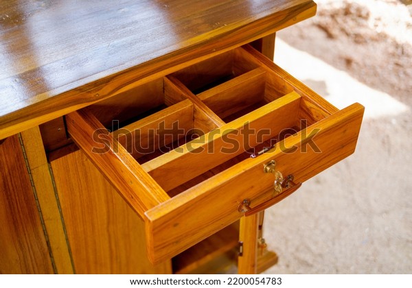 cash drawer complete with\
divider, this is made by a carpenter\'s hand, although it still uses\
a manual key, but it is very sturdy because it is made of real\
wood