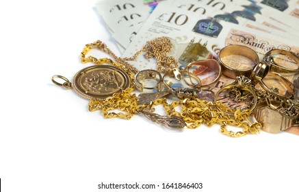 Cash For Gold, Used Gold, Old Jewellery And Coins With UK Banknotes. Selling Old Or Broken Gold Jewelry To Get Money