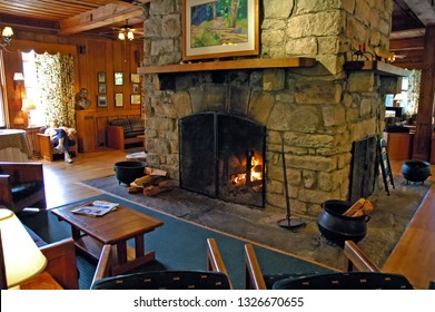 Casheirs, USA, North Carolina, High Hampton Inn And Country Club, Interior Of The Main Lodge, Four-side Fireplace, June 1, 2006