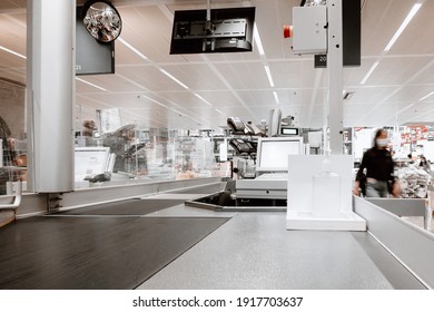 Cashier Counter In Convenience Shopping Mall, Checkout Station For Superstore Customer Service. Cashiers Center For Billing And Payout Of Supermarket Store 