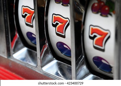 Casino Slot Machine : Three Seven Jackpot Detail Of Rolls