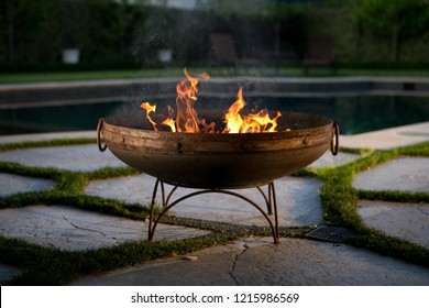 Imagenes Fotos De Stock Y Vectores Sobre Firepits Shutterstock