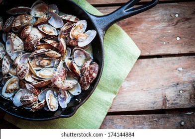 Cast iron skillet of Delicious Fresh Steamer Clams with Garlic 