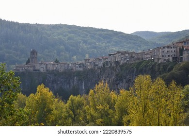 Castellfollit De La Roca, A Charming Town In La Garrotxa