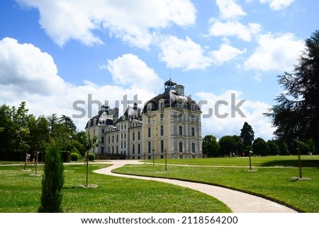 The castle of Cheverny is a castle of the French Loire located in Sologne, on the commune of Cheverny, in the department of Loir-et-Cher and the region Centre-Val de Loire