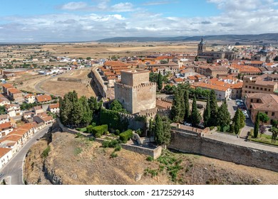 Castillo de Enrique II de Trastamara, actualmente albergue turístico, en la ciudad de Ciudad Rodrigo, en Salamanca, España.