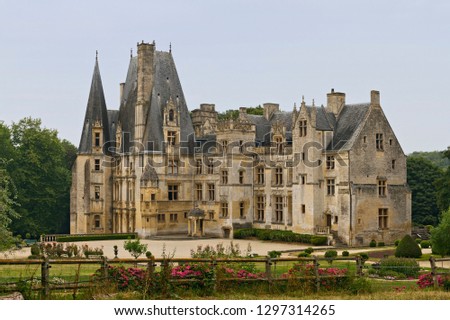 Castle of Fontaine-Henry is a very harmonious and excellently propotioned castle-palace. 
