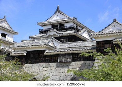 松山城 愛媛」の写真素材、画像、写真  Shutterstock