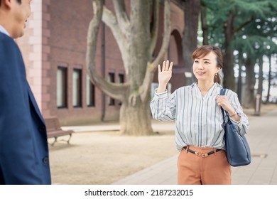 Casual Business Office Worker Asian Woman Greeting
