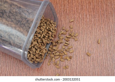 Cat Food That Spills From The Container