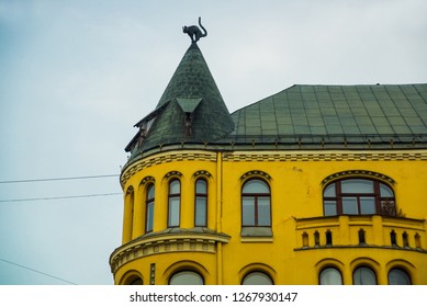 Cat Statue On The Roof. Detail Of Cat House In The Center Of Riga, Latvia