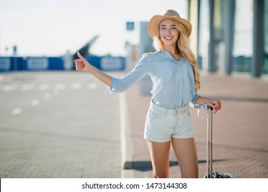 81 Girl grabbing luggage Images, Stock Photos & Vectors | Shutterstock